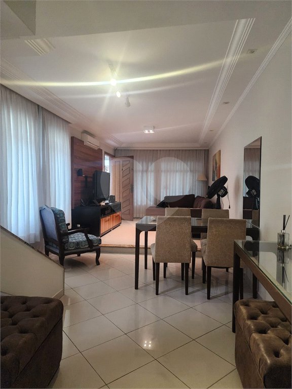 Sobrado à venda com 3 quartos, sendo 1 suíte, em Vila Paulicéia, São Paulo, SP