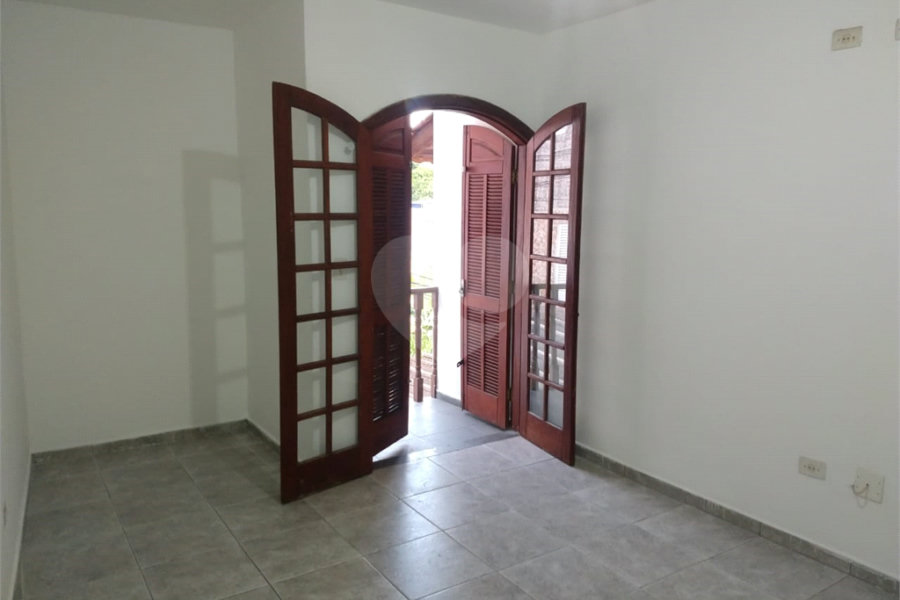 Sobrado à venda com 3 quartos, sendo 1 suíte, em Tremembé, São Paulo, SP