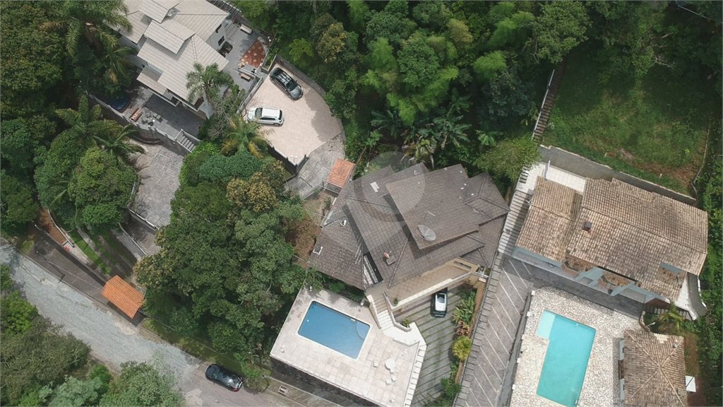 Casa à venda com 3 suítes no condomínio Alpes da Cantareira, Mairiporã - SP