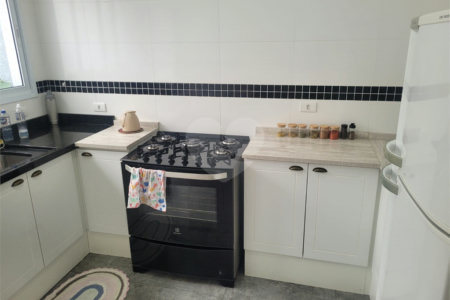 Sobrado à venda com 3 quartos, sendo 1 suíte,  em Vila Marari, São Paulo, SP