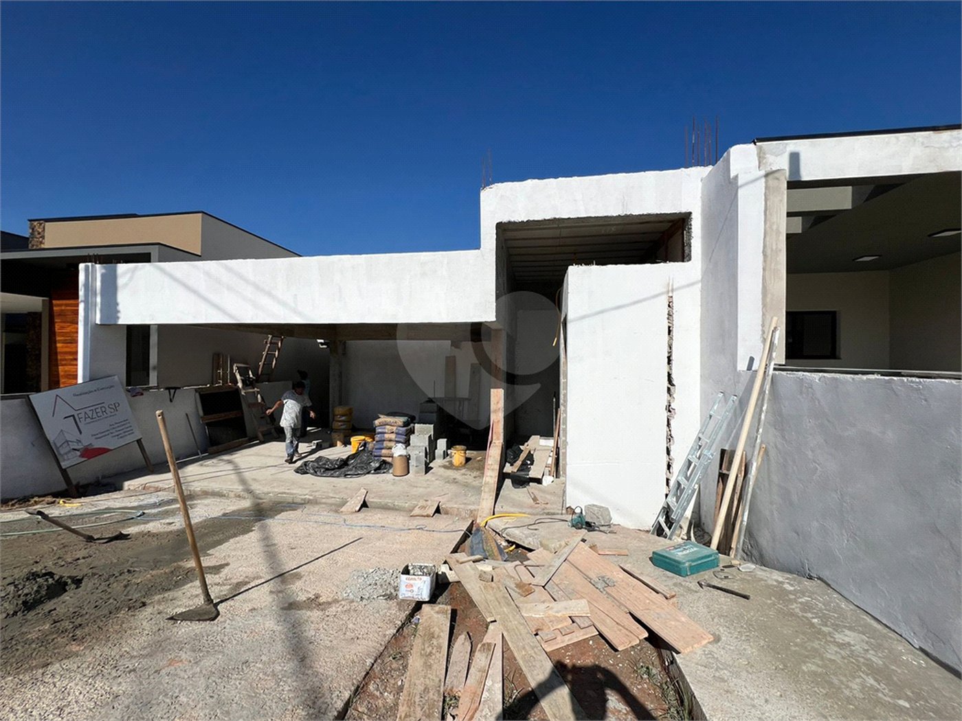 Casa à venda com 4 quartos, sendo 3 suítes,  no condomínio Residencial Reserva dos Jatobás, Louveira - SP