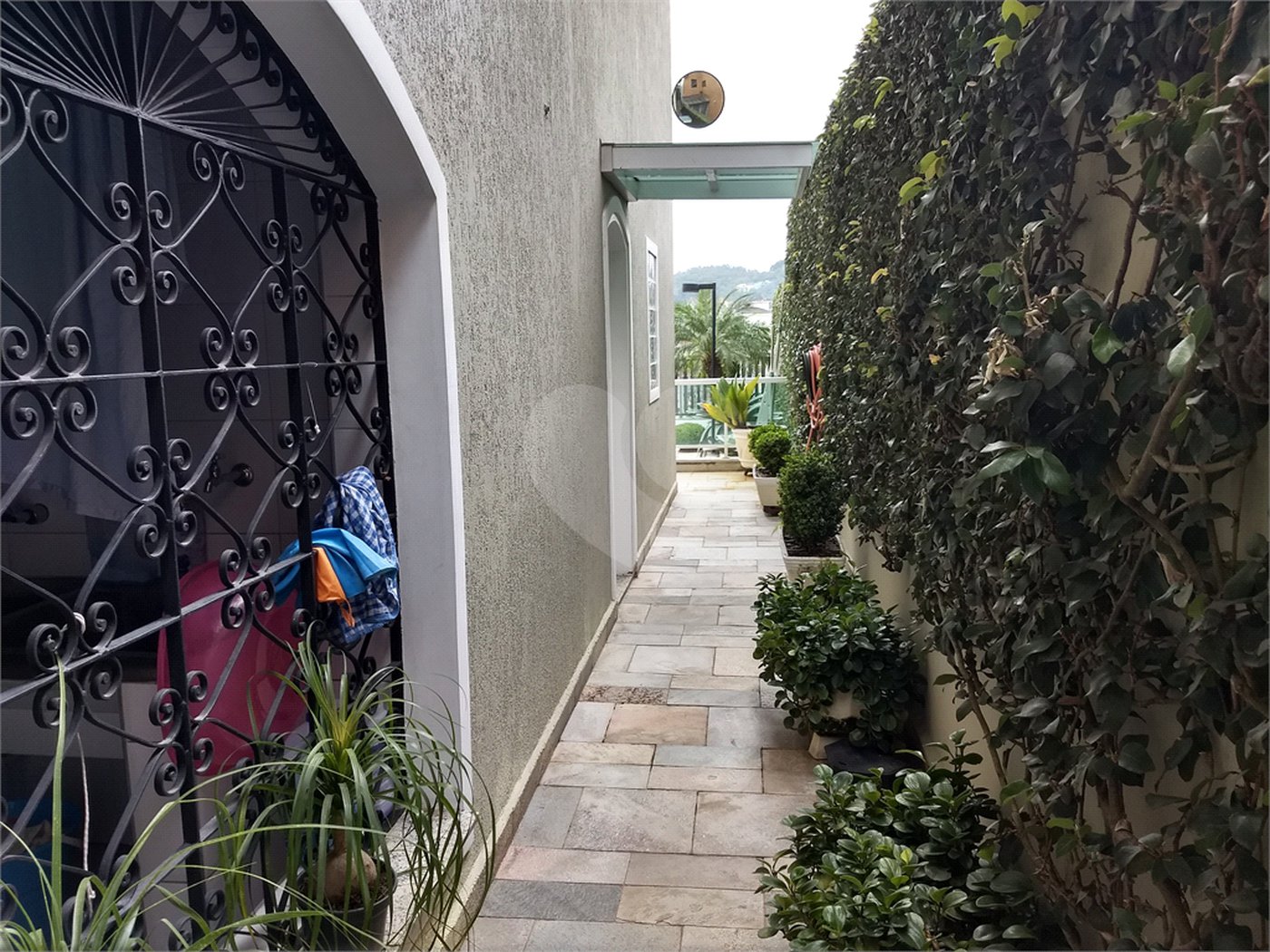 Casa Térrea à venda ou para alugar com 4 suítes em Horto, São Paulo, SP