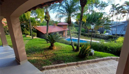 Casa à venda ou para alugar com 5 quartos, sendo 2 suítes,  no condomínio Fazenda São Joaquim, Vinhedo - SP