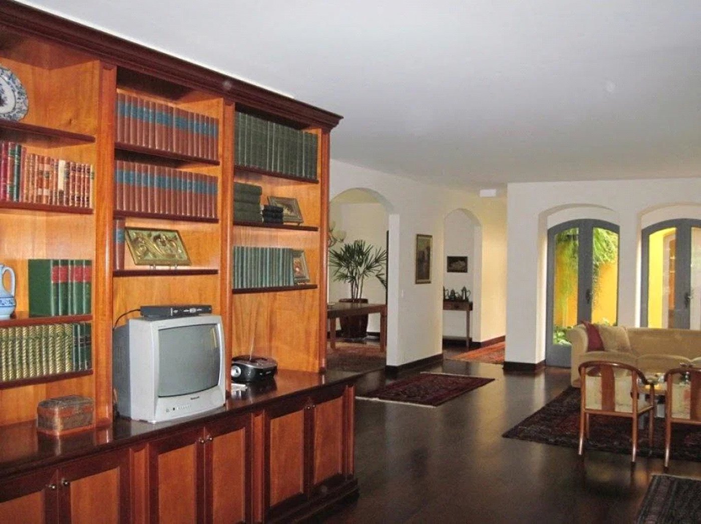 Casa à venda com 4 quartos, sendo 2 suítes, em Jardim Leonor, São Paulo, SP