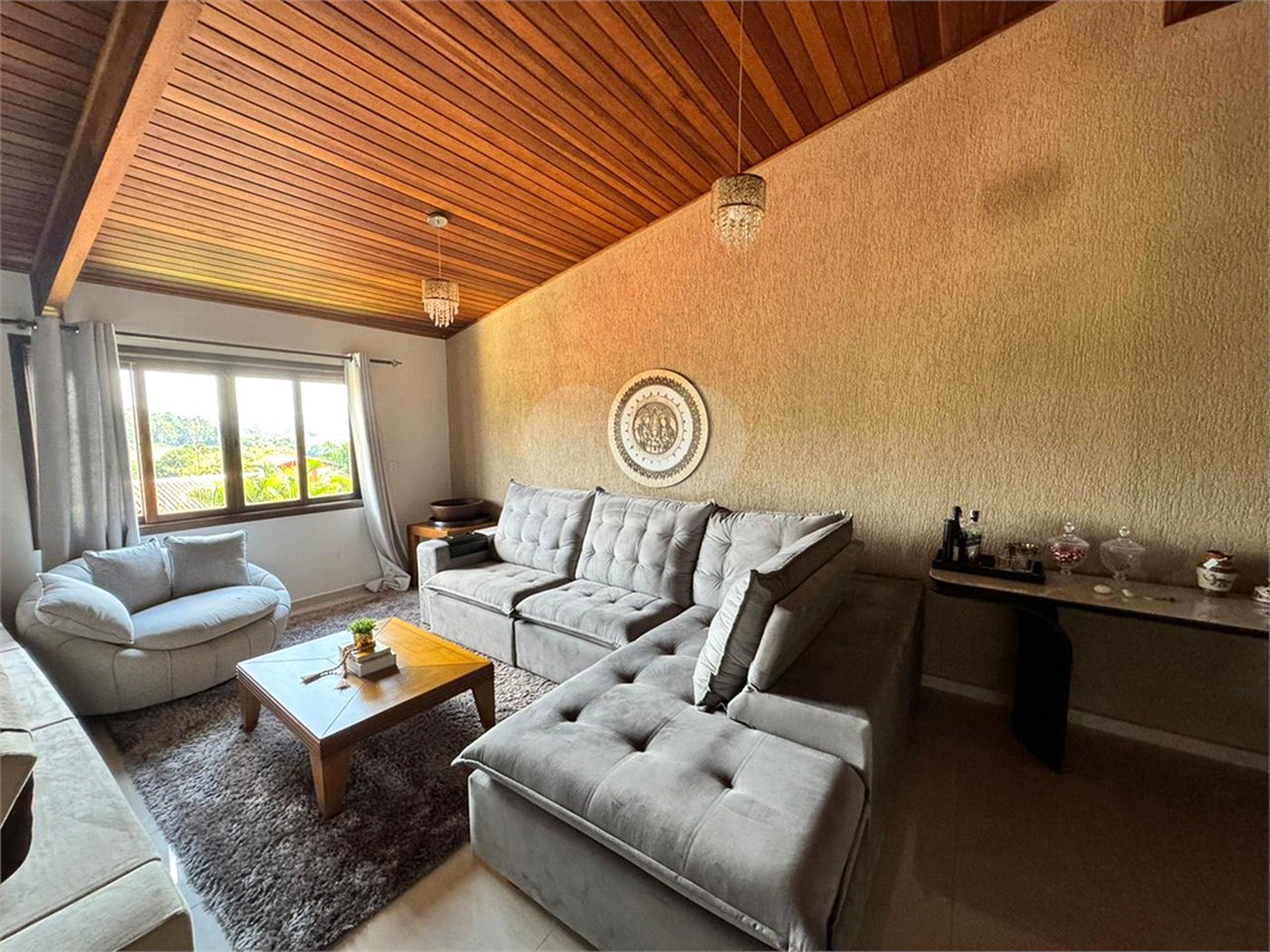 Casa à venda com 3 quartos, sendo 1 suíte, no condomínio Residencial Jardim das Flores 1510, Cotia - SP