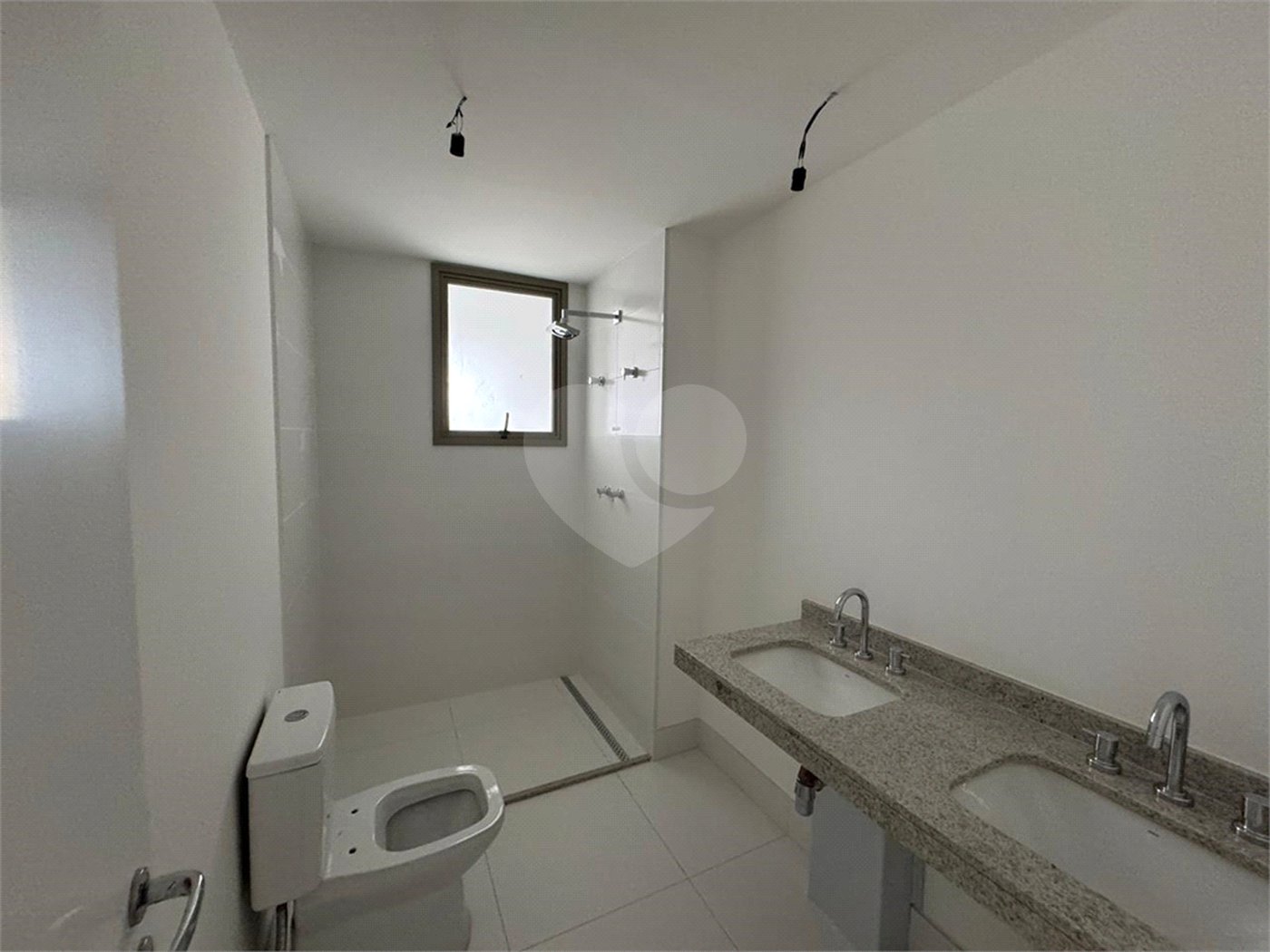 Apartamento à venda com 3 suítes em Moema, São Paulo, SP