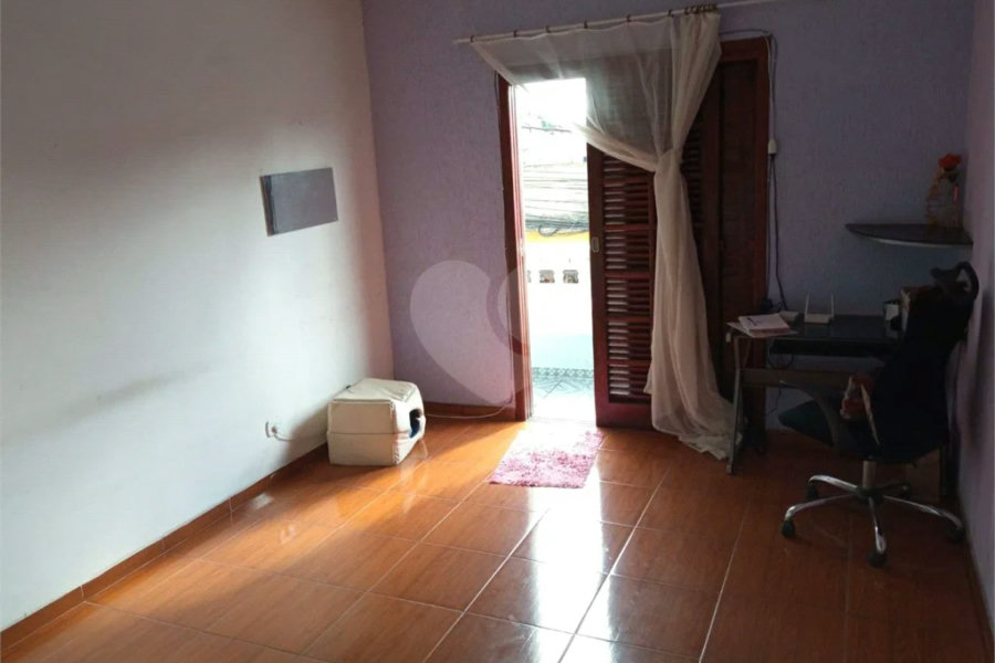 Ótimo sobrado, com amplo espaço interno (127m2), possuindo 03 dormitórios (01 suíte),