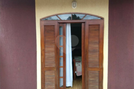 Sobrado à venda com 3 quartos, sendo 1 suíte,  em Jardim Santa Rita de Cássia, Suzano, SP