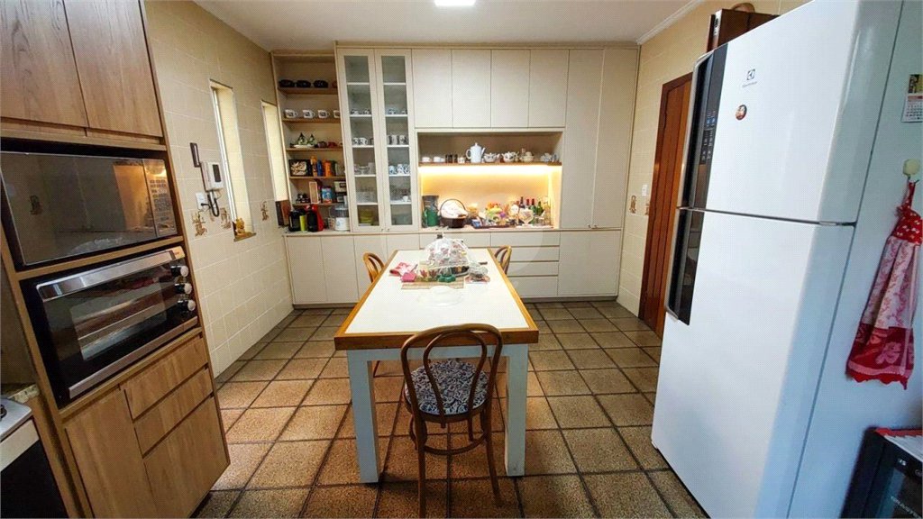 Casa à venda com 6 quartos, sendo 3 suítes, em Jardim Brasil (zona Sul), São Paulo, SP