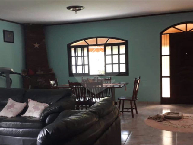 Casa à venda com 4 quartos, sendo 2 suítes,  no condomínio Gleba II, Mairiporã - SP
