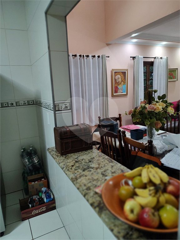 Casa à venda com 4 quartos, sendo 1 suíte, no condomínio Parque Suiça, Caieiras - SP