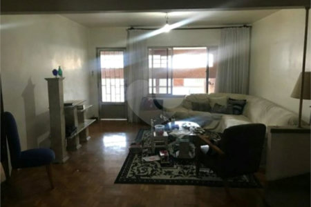 Casa à venda com 4 quartos, sendo 1 suíte, em Vila Dom Pedro I, São Paulo, SP