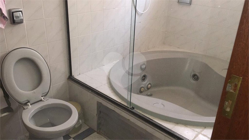 Sobrado à venda com 6 quartos, sendo 3 suítes, em Jardim Refúgio, Sorocaba, SP