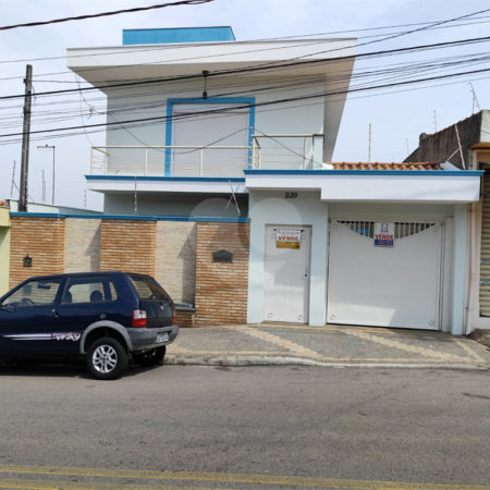 Sobrado à venda com 3 quartos, sendo 2 suítes, em Vila Romão, Salto, SP