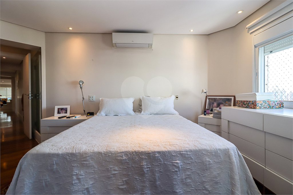 Cobertura à venda com 4 quartos, sendo 3 suítes,  em Vila Uberabinha, São Paulo, SP