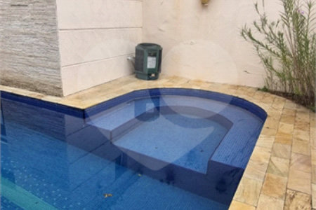 Casa à venda com 4 quartos, sendo 2 suítes, no condomínio Casas de Windsor, São Paulo - SP