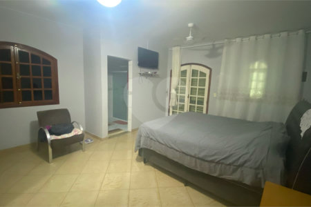 Sobrado à venda com 3 quartos, sendo 1 suíte, em Vila Virgínia, Itaquaquecetuba, SP
