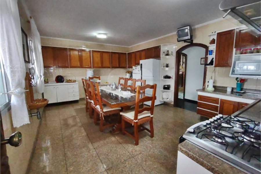 Casa à venda com 3 quartos, sendo 1 suíte, no condomínio Vila Paiva, São Paulo - SP