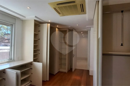Sobrado à venda ou para alugar com 7 quartos, sendo 4 suítes,  em Cidade Jardim, São Paulo, SP