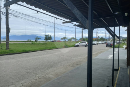 Sobrado à venda com 2 quartos, sendo 1 suíte, em Estância Balneária Hawai, Caraguatatuba, SP