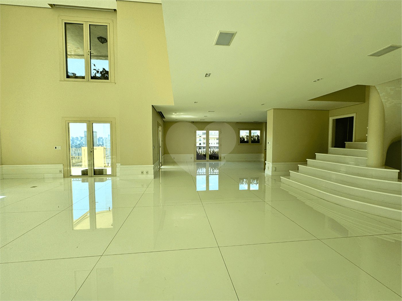 Duplex à venda ou para alugar com 5 suítes em Jardim Europa, São Paulo, SP