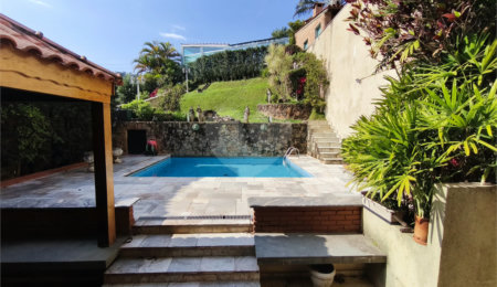 Casa à venda com 3 suítes no condomínio Jd Itatinga, São Paulo - SP