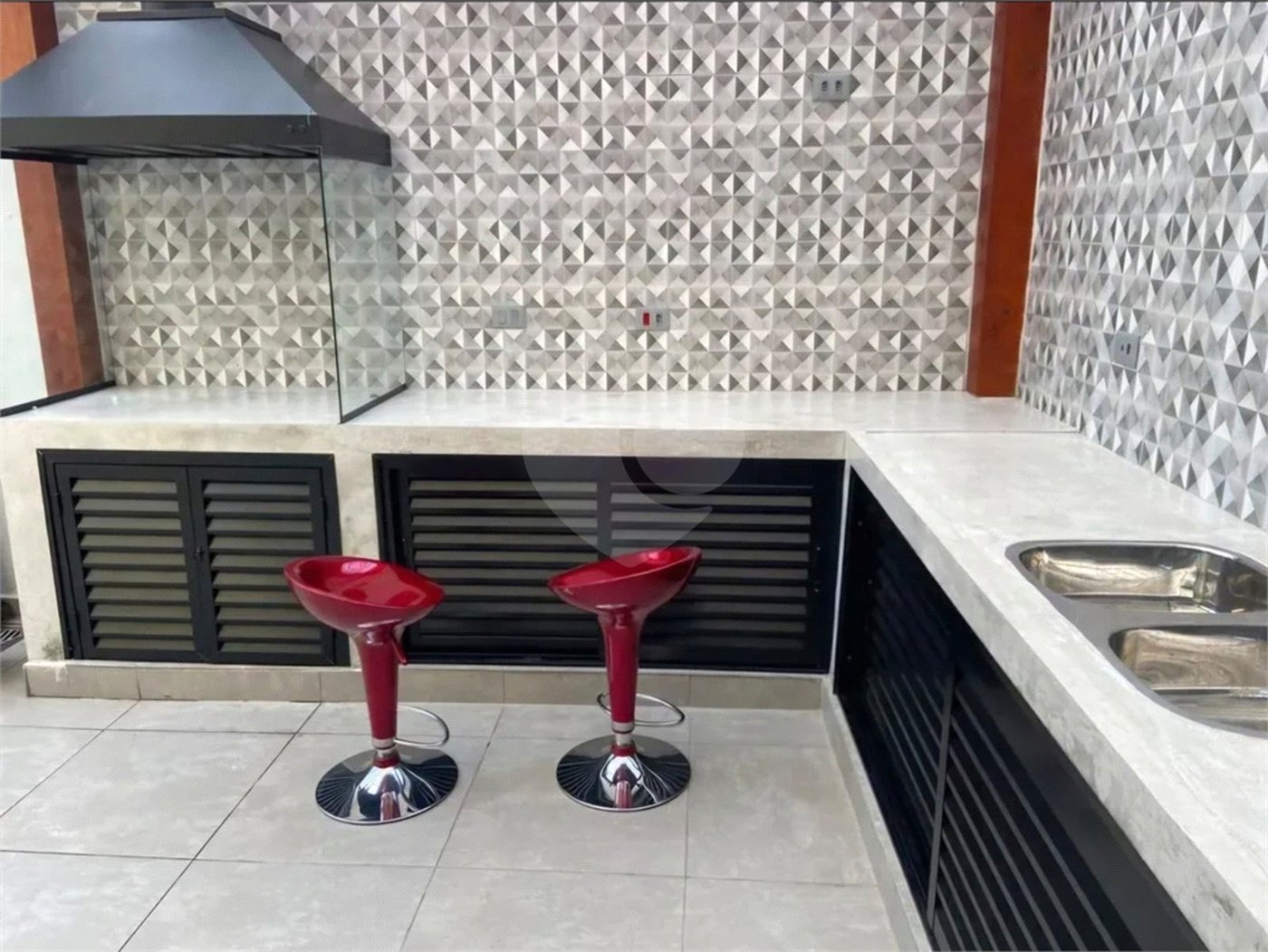 Casa à venda com 3 quartos, sendo 1 suíte,  no condomínio Villas de São Francisco I, São Paulo - SP