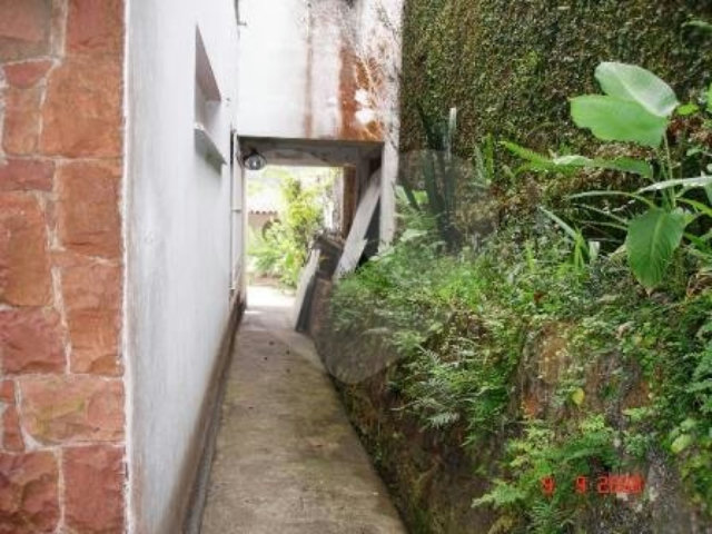 Sobrado à venda com 5 quartos, sendo 3 suítes,  em Vila Irmãos Arnoni, São Paulo, SP