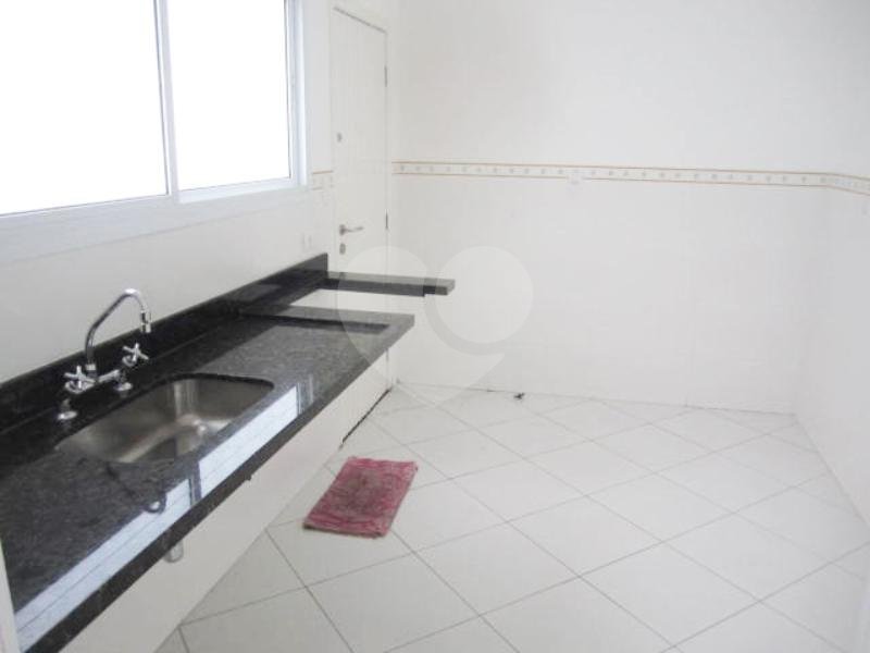 Casa à venda com 4 quartos, sendo 2 suítes, em Moema, São Paulo, SP