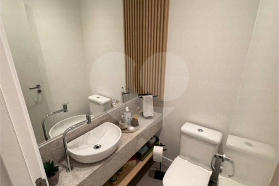 Apartamento á venda de 81m2 no Ipiranga com 2 dorms, 2 suítes, 3 banheiros, 2 vagas. Estuda permuta.