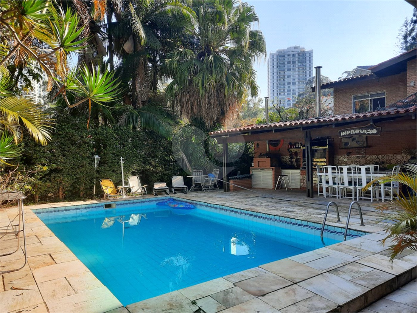 Sobrado à venda com 5 quartos, sendo 3 suítes, em Jardim Marajoara, São Paulo, SP