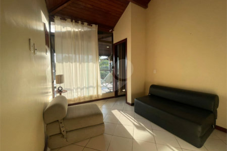Casa em condomínio à venda com 3 quartos, sendo 2 suítes, em João Fernandes, Armação dos Búzios, RJ