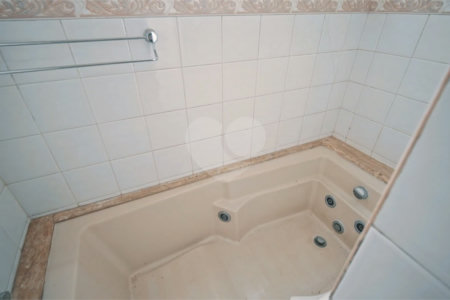 Terreno à venda com 6 quartos no condomínio Quinta dos Lagos, Cotia - SP