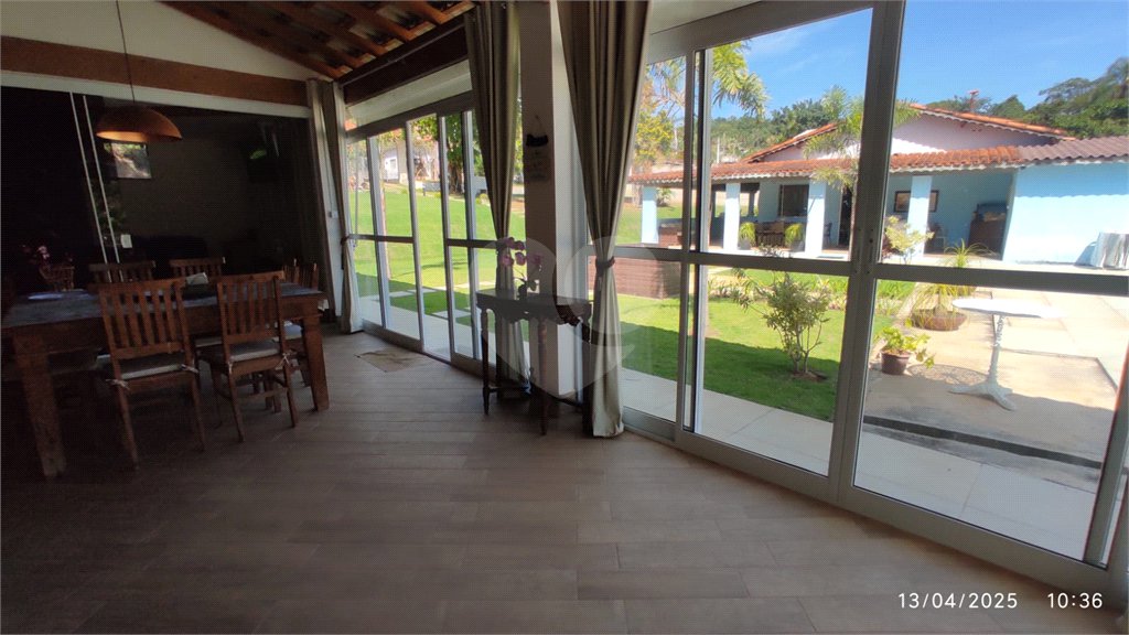 Casa à venda com 3 quartos, sendo 1 suíte, no condomínio Alpes Douro, Bom Jesus dos Perdões - SP