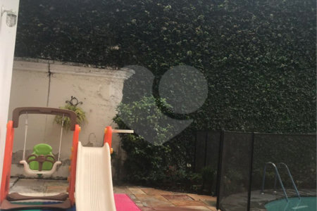 Casa à venda com 4 suítes em Jardim Leonor, São Paulo, SP