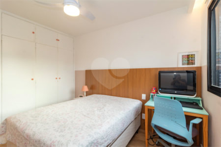 Apartamento à venda com 3 quartos, sendo 1 suíte, em Moema, São Paulo, SP
