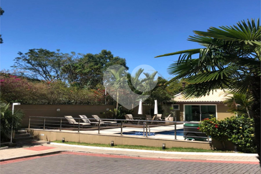 Casa à venda com 3 quartos, sendo 2 suítes, no condomínio Floradas da Serra, São Paulo - SP