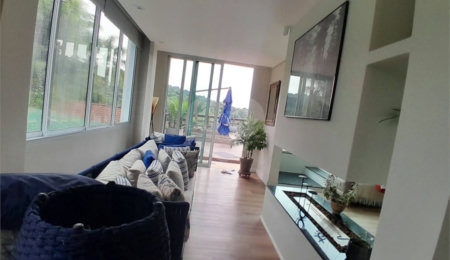 Casa à venda com 3 quartos, sendo 1 suíte,  no condomínio Alpes da Cantareira, Mairiporã - SP