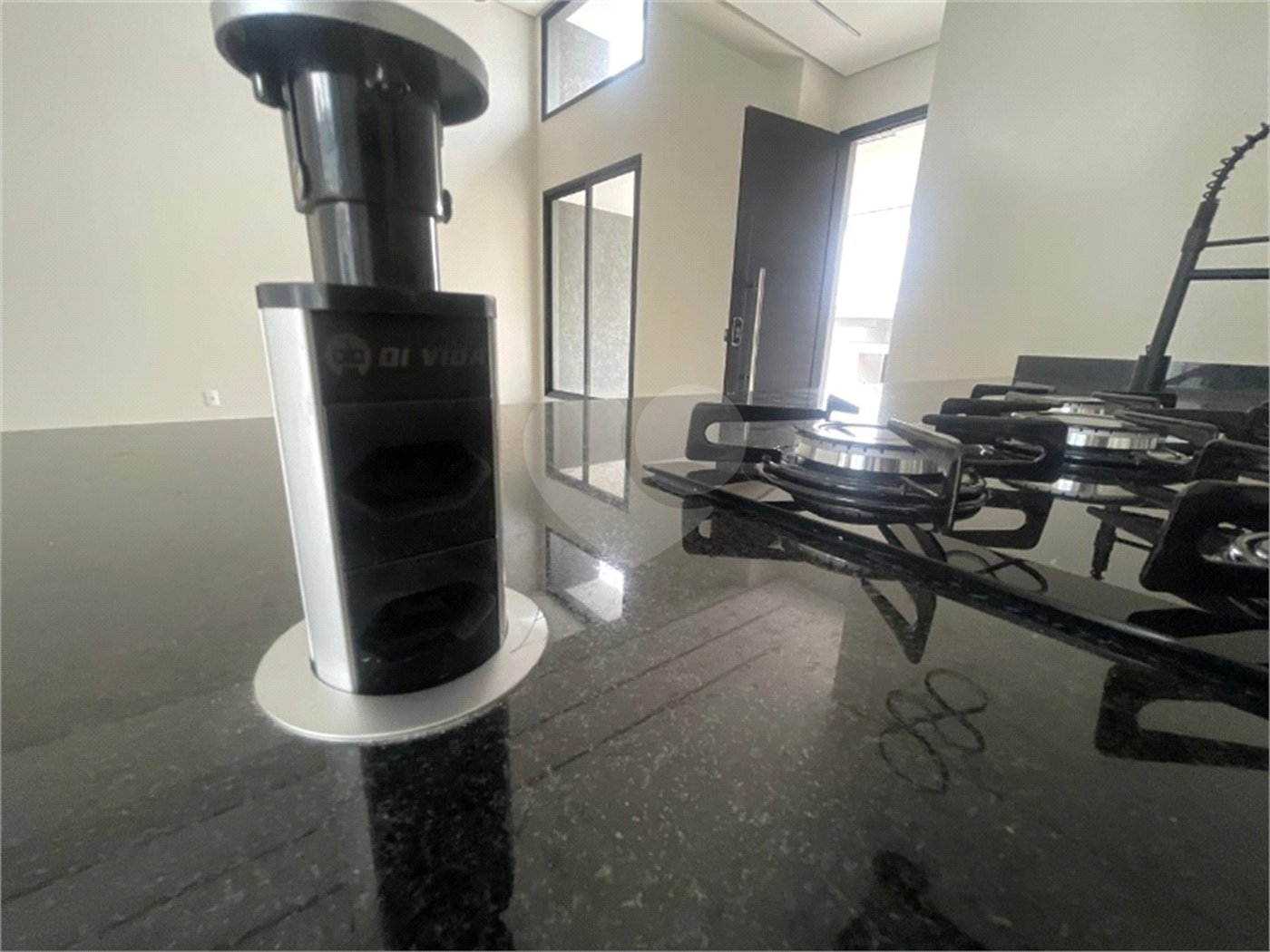 Casa à venda com 3 suítes no condomínio Jardim Residencial Helena Maria, Sorocaba - SP
