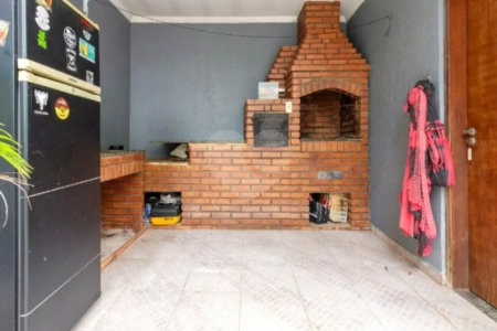 Sobrado com 200m², 3 dormitórios, sendo 1 suíte, 6 vagas, à venda na Vila Matilde