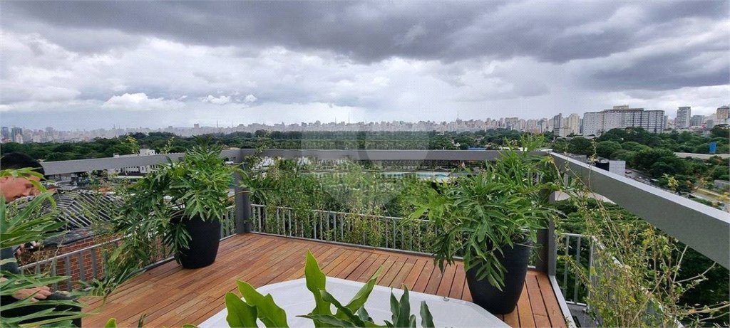 Apartamento à venda com 2 suítes em Moema, São Paulo, SP