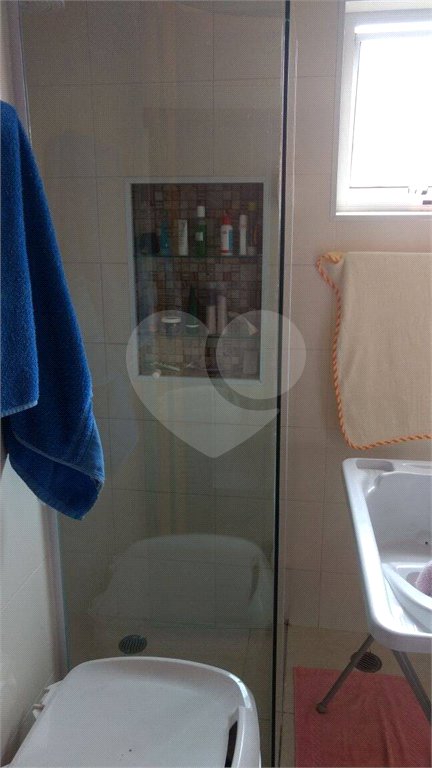 Sobrado à venda com 3 quartos no Centro, Poá, SP