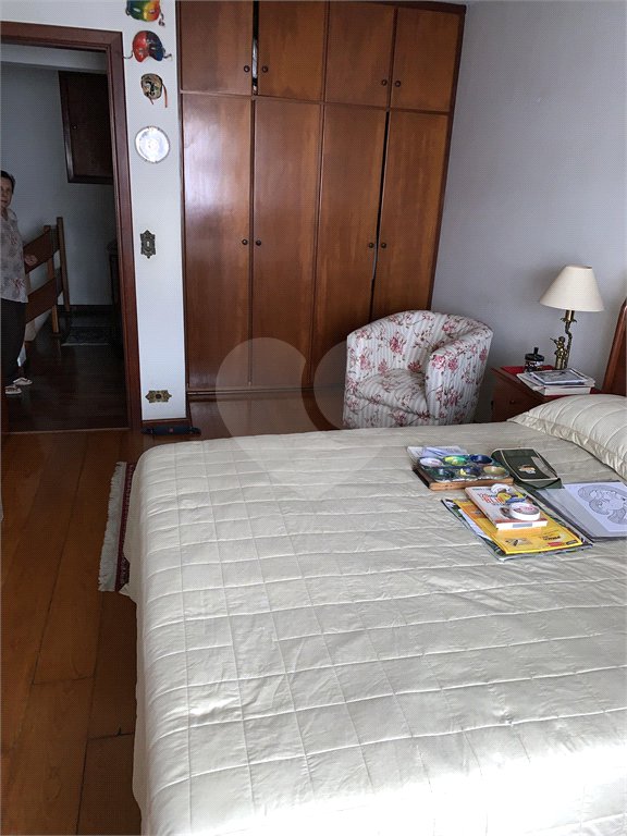 Casa à venda com 4 quartos, sendo 3 suítes, em Jardim das Vertentes, São Paulo, SP