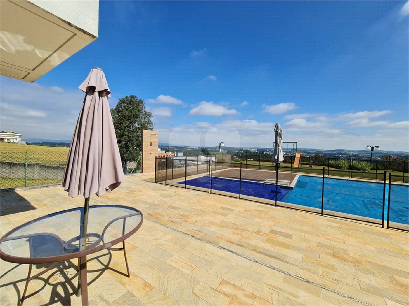 Casa à venda ou para alugar com 4 suítes no condomínio Residencial Jardim Primavera, Louveira - SP