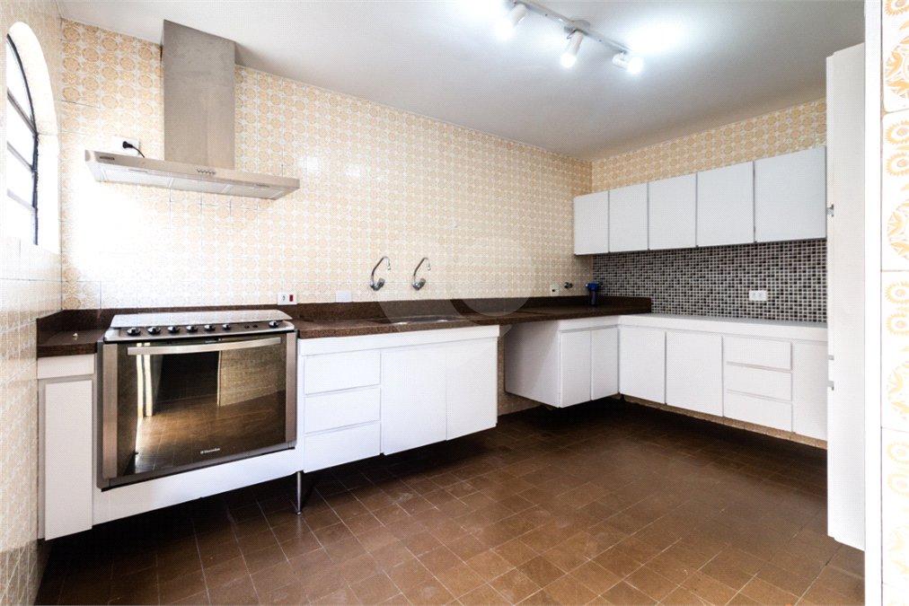 Sobrado à venda com 4 quartos, sendo 2 suítes, em Alto de Pinheiros, São Paulo, SP