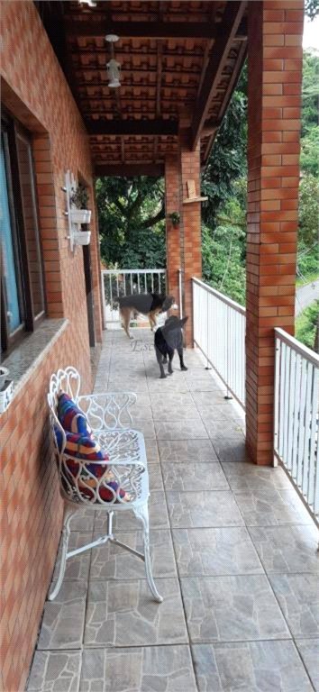 Casa à venda com 3 quartos, sendo 1 suíte, no condomínio Parque Suiça, Caieiras - SP