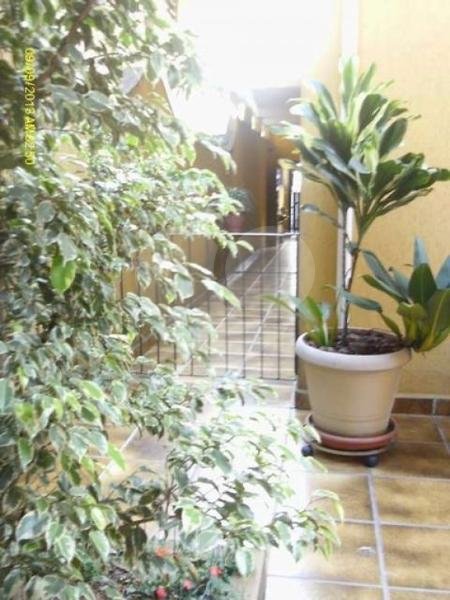 Sobrado à venda com 4 quartos, sendo 2 suítes, em Jardim Peri Peri, São Paulo, SP