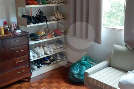 Casa à venda com 7 quartos, sendo 2 suítes, em Jardim Londrina, São Paulo, SP
