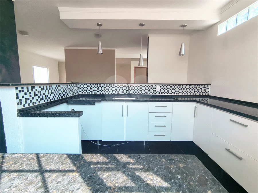 Casa com Suíte Master, Closet, Piscina e Espaço Gourmet Próxima ao Parque Ecológico- 03 quartos -com quintal