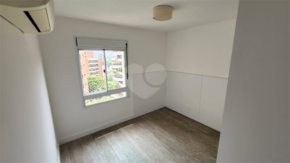 Apartamento à venda com 3 quartos, sendo 2 suítes,  em Paraíso do Morumbi, São Paulo, SP